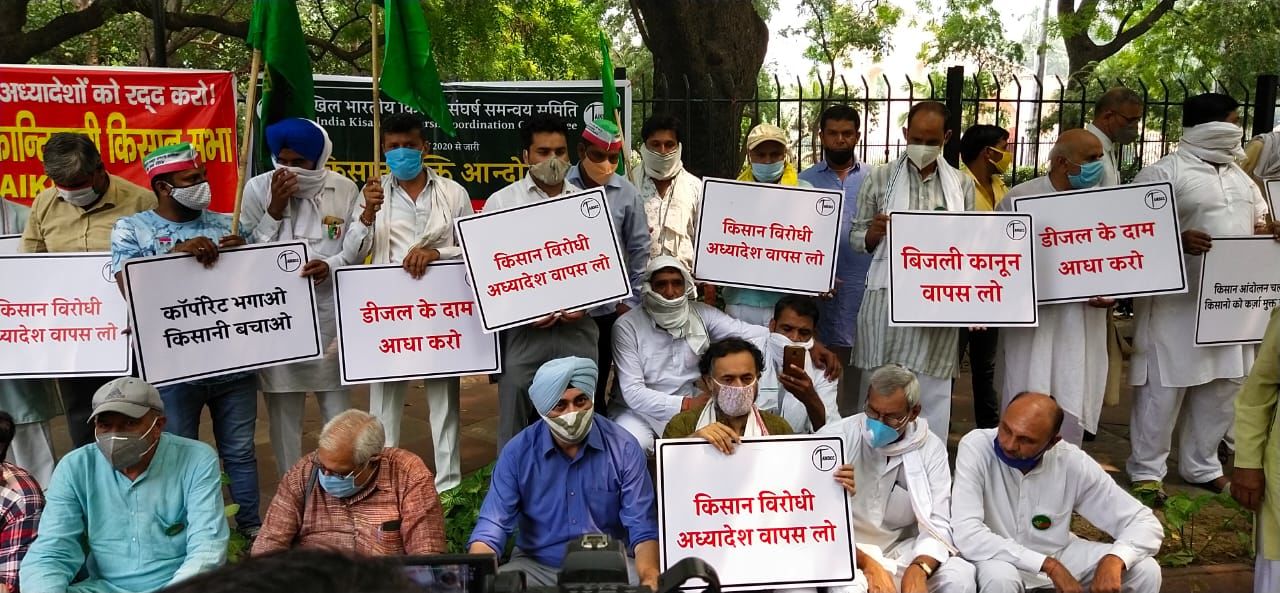 348549-farmer-protest-delhi-yogendra-yadav-vm-singh