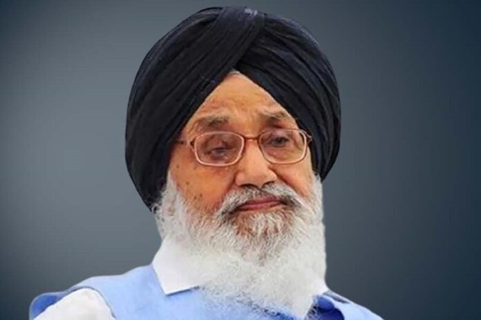 former-chief-minister-parkash-singh-badal-returns-padma-vibhushan-letter-to-president_419183