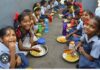द्विज शिक्षक ने बच्चों के दिमाग मे घोला जातिवाद का ज़हर।